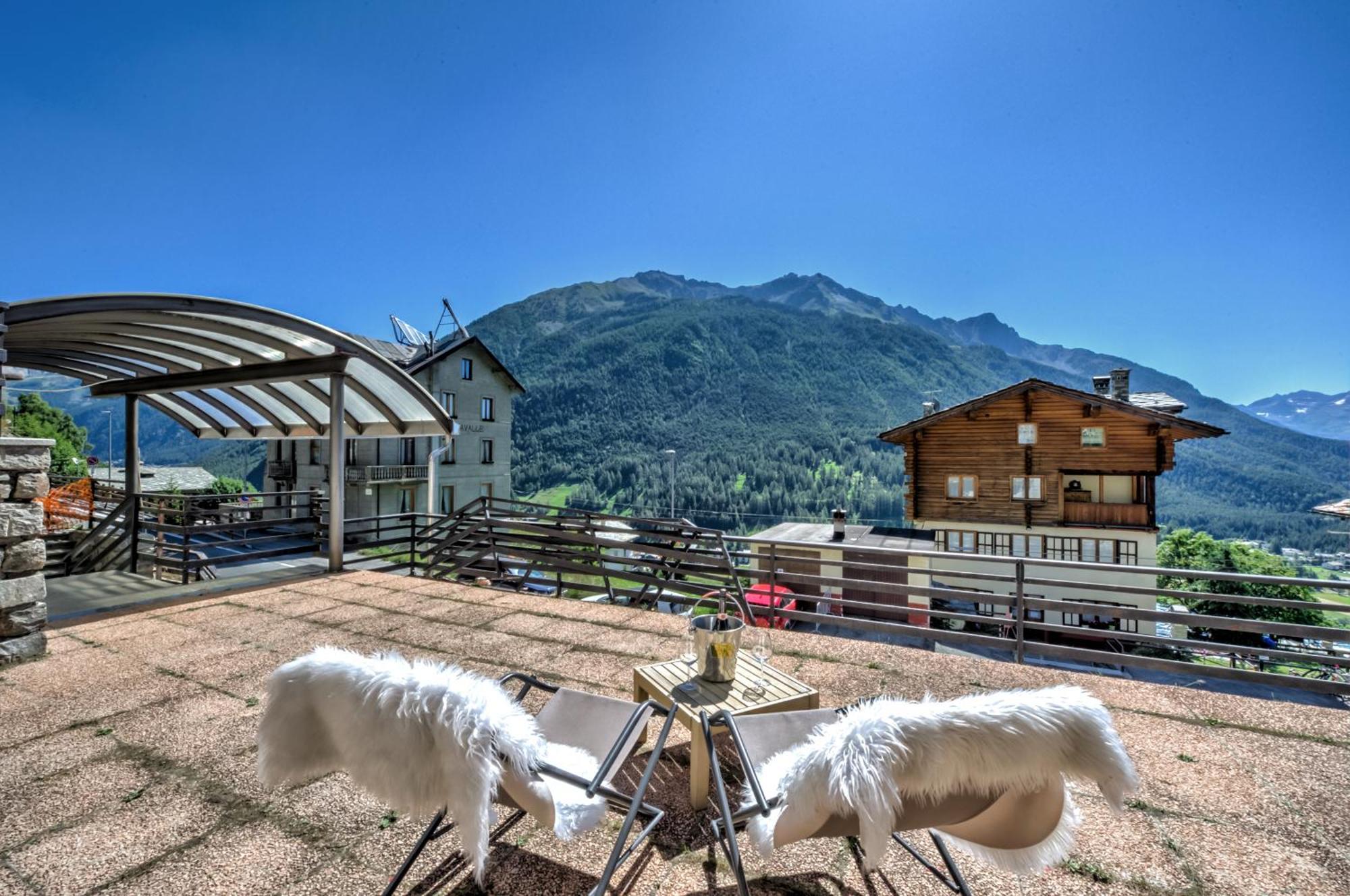 Snowflakes Retreat - Roomy Apartment With A View & Relax Solarium Cir 0133 Champoluc Εξωτερικό φωτογραφία