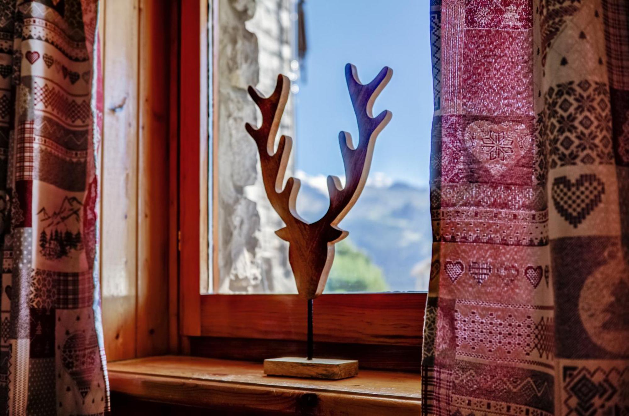 Snowflakes Retreat - Roomy Apartment With A View & Relax Solarium Cir 0133 Champoluc Εξωτερικό φωτογραφία